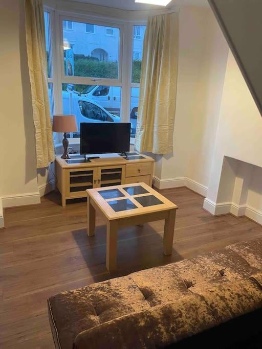 Modern 2 Bedroom Terraced House Dover Exterior foto