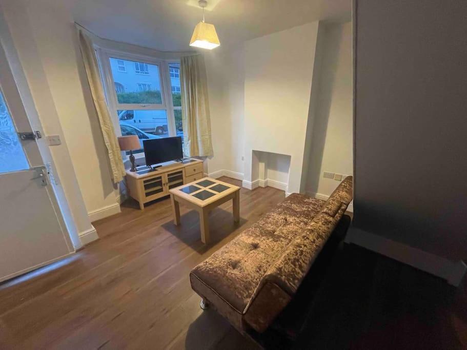 Modern 2 Bedroom Terraced House Dover Exterior foto